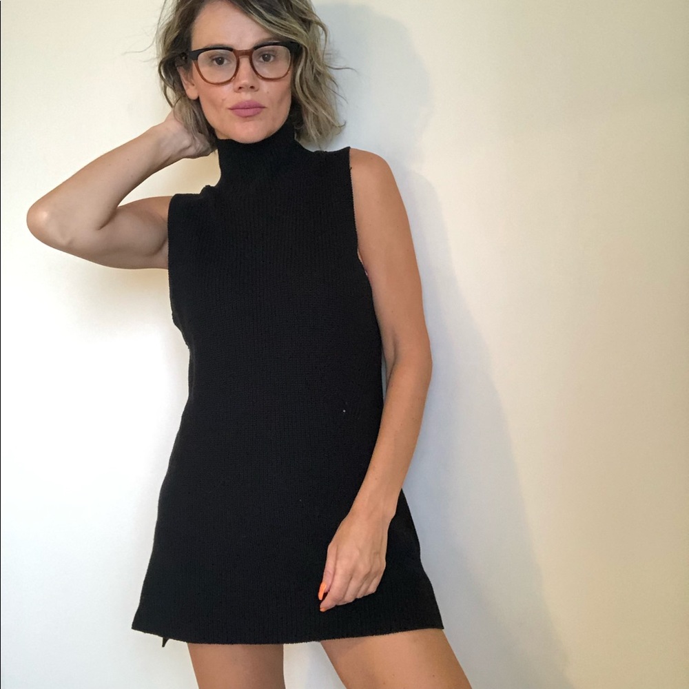 525 America Sleeveless Cotton Turtleneck Sweater in Black